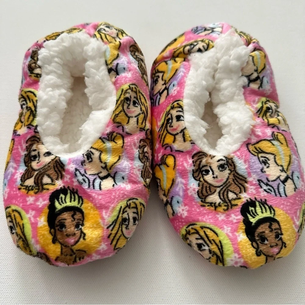 Disney Princesses Fuzzy Slipper Socks Size 3T-4T